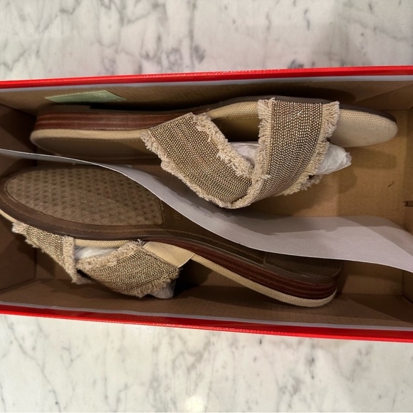 Aerosoles Women’s US 8.5 “Just A Bit" Sandals, Gold w/ Fringe, Beach Style - Picture 6 of 9